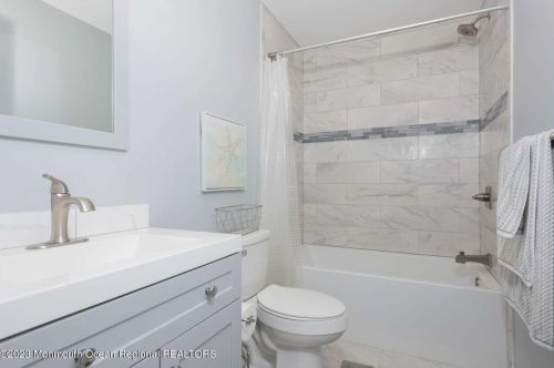 5 Fort Ave, Pelican Island NJ  08751-1512 exterior