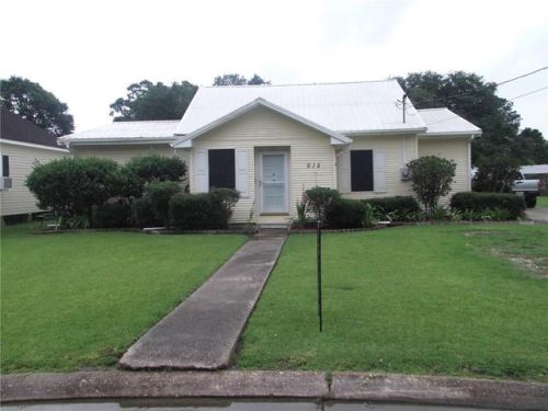 615 4th St, Jennings, LA 70546-4825