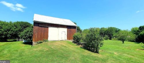 124 Penn St, Krumsville, PA 19534-9459