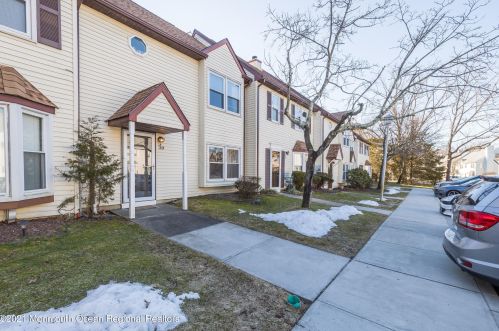39 Independence Ct, Jackson Twp, NJ 08527-2236