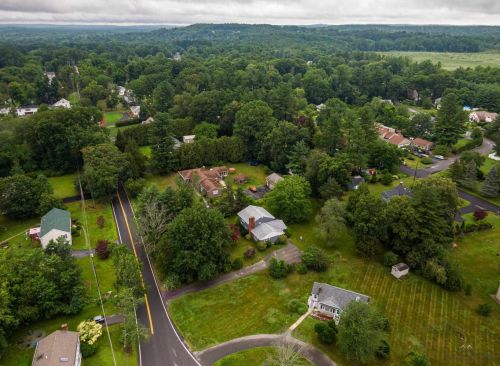 95 Wheeler Ave, Salem NH  03079-3494 exterior