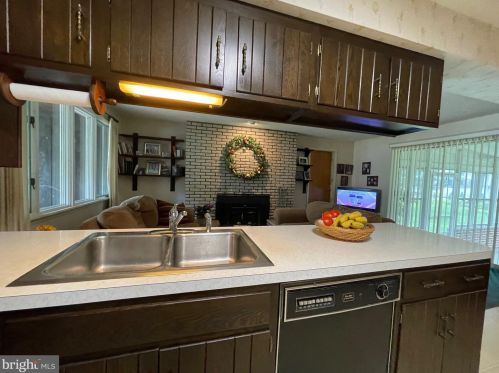 714 Pomona Rd, Riverton NJ 08077-4233 exterior