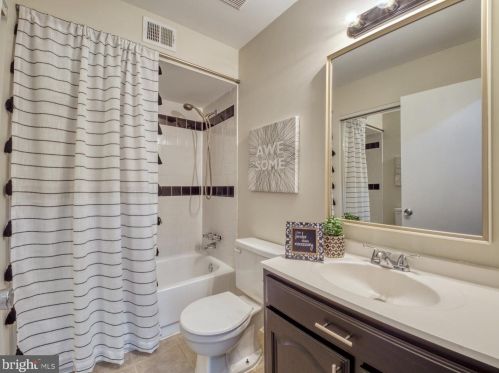 11308 Gatesborough Ln, Herndon VA 20191-3605 exterior