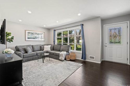 227 Ravencrest Rd, Yorktown Hgts, NY 10598-2630