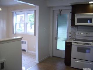 171 Park Ave, Hicksville NY  11801-3142 exterior