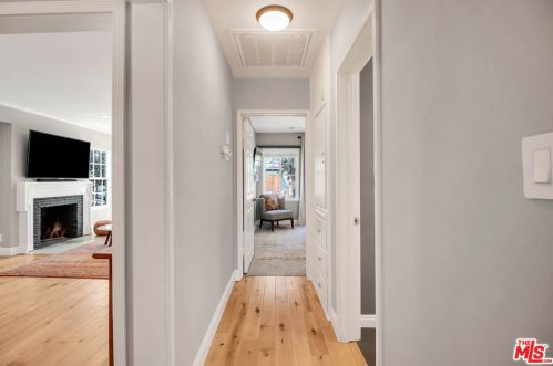 15027 Hartland St, Van Nuys CA  91405-3714 exterior