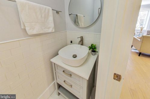 2119 1st St, Washington DC  20001-1004 exterior