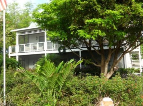 195 Jefferson St, Fort Myers Beach, FL 33931-3717