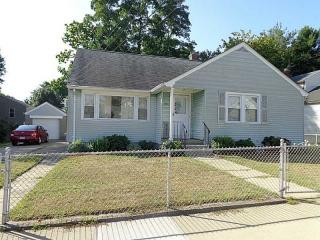 49 Dome St, Providence, RI 02908-3642
