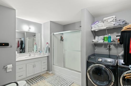 55 Chestnut St, Mount Sinai NY  11766-2326 exterior