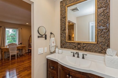 37 Kivy St, Huntington Station NY  11746-2044 exterior