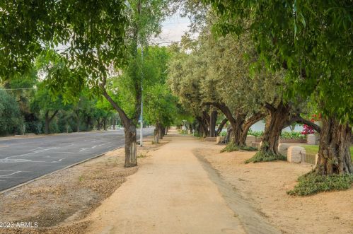 7601 Central Ave, Phoenix AZ 85020-4079 exterior