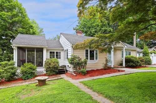 2837 Hickory St, Yorktown Hgts NY  10598-2729 exterior