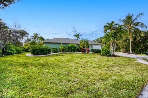 1380 Albatross Rd, Sanibel, FL 33957-3602