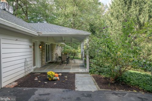 449 Sharon Dr, Wayne, PA 19087-2221