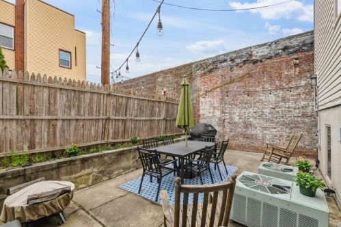 311 Manhattan Ave, Union City, NJ 07087-5274