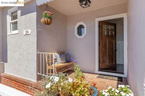 39 El Carmello Cir, Oakland, CA 94619-1605