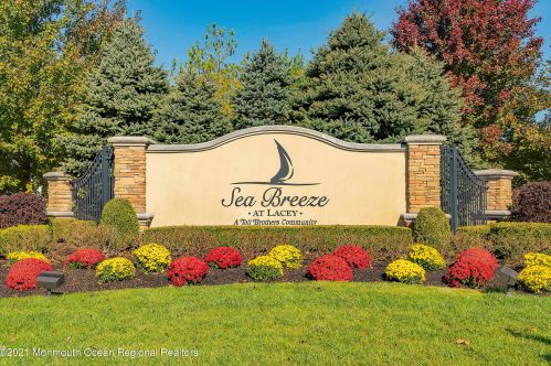 12 Ambermist Way, Lacey NJ  08731 exterior