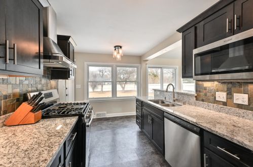 416 Dean Rd, Milwaukee WI  53217-2707 exterior