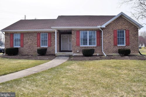 1 Sweet Arrow Dr, Hummelstown, PA 17036-2721