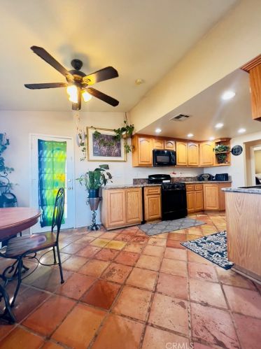 26969 Lakeview Dr, Helendale CA  92342-7808 exterior