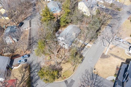 2 Standish Ln, Winchester MA 01890-4043 exterior