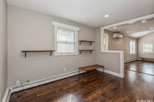 17 Teed St, Huntington Station NY  11746-4331 exterior
