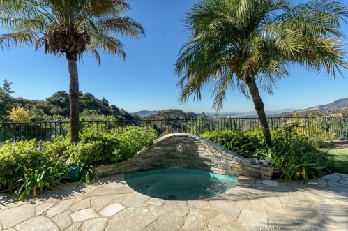 2755 Valle Vista Dr, Glendale CA  91206-4720 exterior