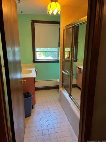1675 Hartford Tpke, North Haven CT  06473-1246 exterior