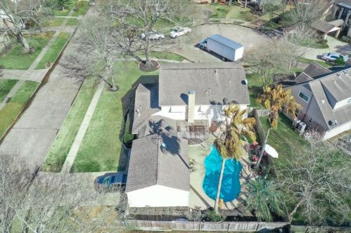 1211 Rosevine Dr, Taylor Lake Village, TX 77586-4123