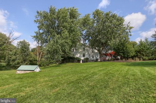 6411 Devonshire Hts Rd, Harrisburg PA 17111-4818 exterior