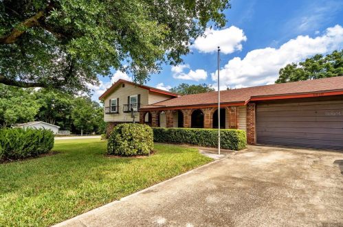 1810 Clubhouse Rd, Lakeland, FL 33813-3004