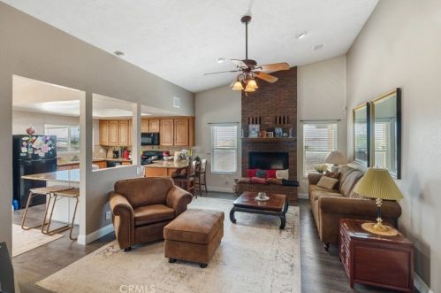 13981 Brentwood Dr, Victorville, CA 92395-4657