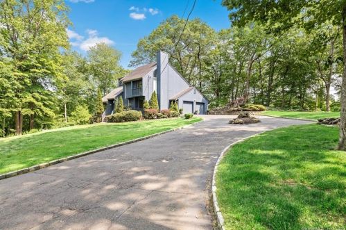 2 Shady Ln, Stamford, CT 06903-1714