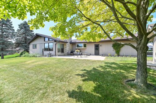 2490 Graylog Ln, Waukesha WI  53151-2924 exterior