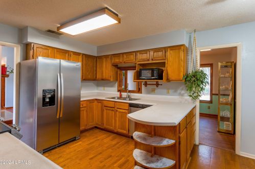 30 Chesterfield Dr, Beaufort SC  29906-9006 exterior
