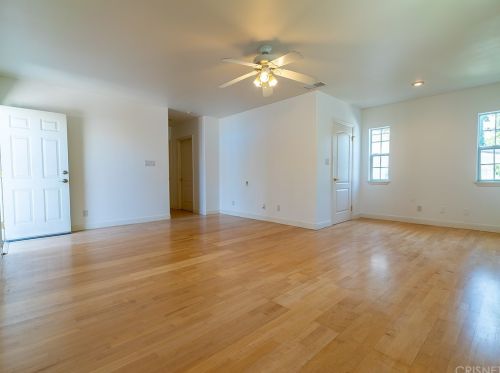 17935 Rosita St, Van Nuys CA 91316-4217 exterior