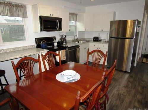 35 Flagler Ave, Lyme CT  06371-2433 exterior