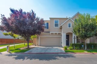 4653 Javier Way, Fresno, CA 93722-7027