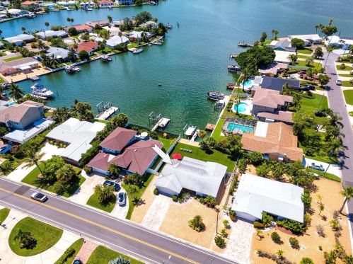 465 64th Ave, Saint Petersburg, FL 33705-5915