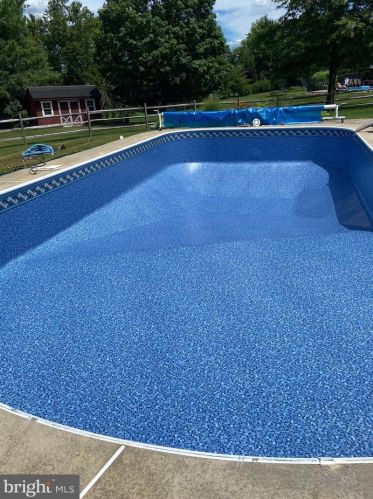 1209 Knollbrook Dr, Lansdale PA 19446-5117 exterior