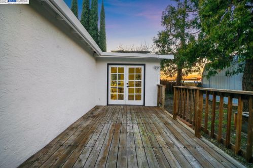 2954 Clearland Cir, West Pittsburg CA  94565-3243 exterior