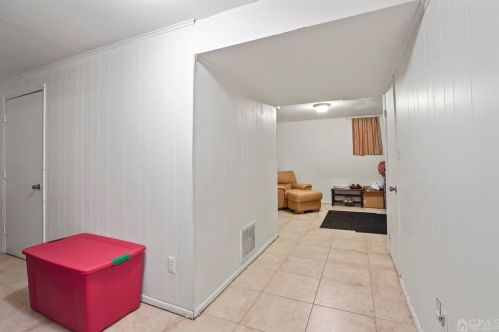 35 Heritage Ln, Perth Amboy NJ  08863-1464 exterior