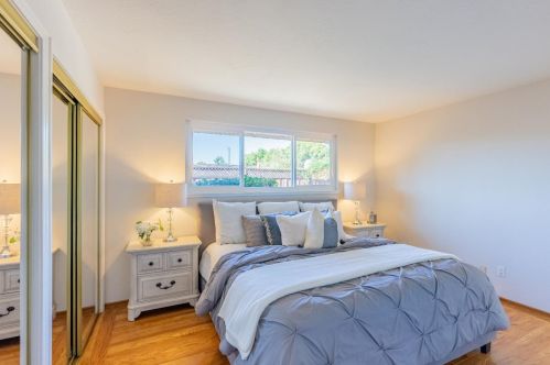 1069 Homestead Rd, Sunnyvale CA  94087-5156 exterior