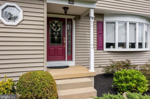 978 Weber Dr, Yardley, PA 19067-4636