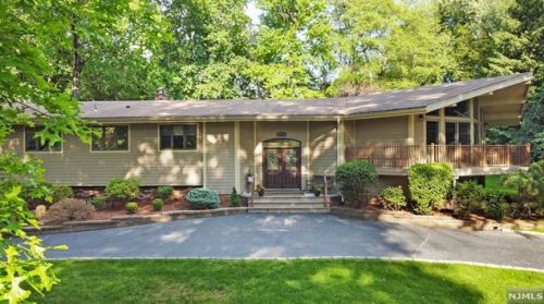 121 Myrtle St, Haworth, NJ 07641-1617