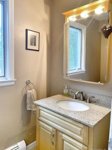 7 Orchard Farms Rd, Colchester CT  06415-2623 exterior