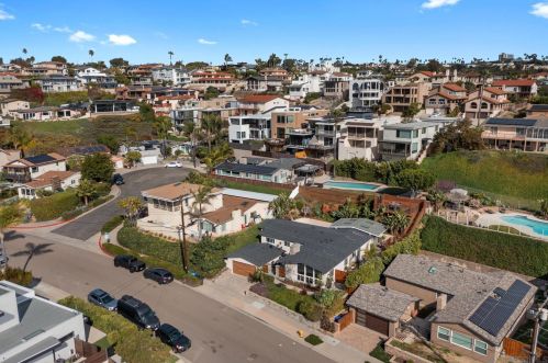 2875 Lloyd St, San Diego CA 92117-6031 exterior