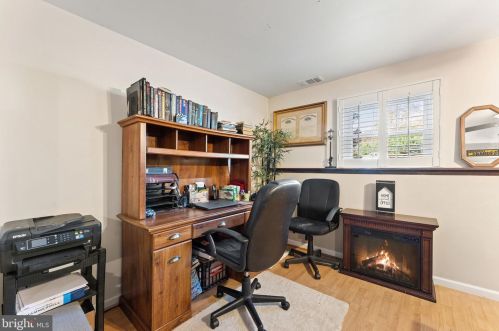 16309 Poplar Hill Rd, Haymarket VA  20169-2101 exterior