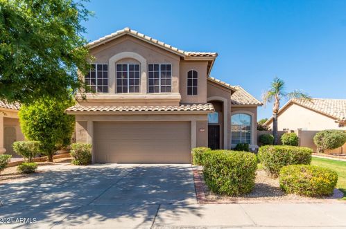 7448 Crest Ln, Glendale, AZ 85310-5619